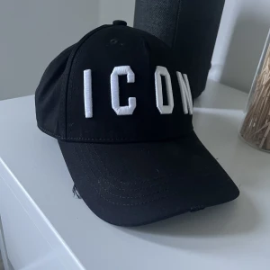 Dsquared2 keps  - Bra skick använd väldigt lite 