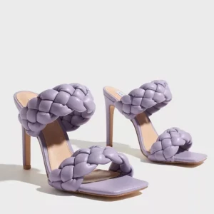 Steve Madden klackar - Oanvända Steve Madden klackar Nypris 1100kr Säljer för 800kr Pris kan diskuteras vid snabbköp