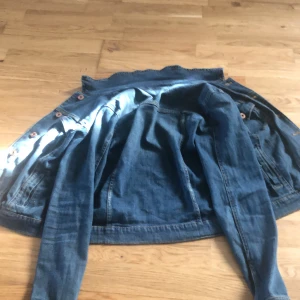 Jeans jacka - Storlek-M Skick-Bra