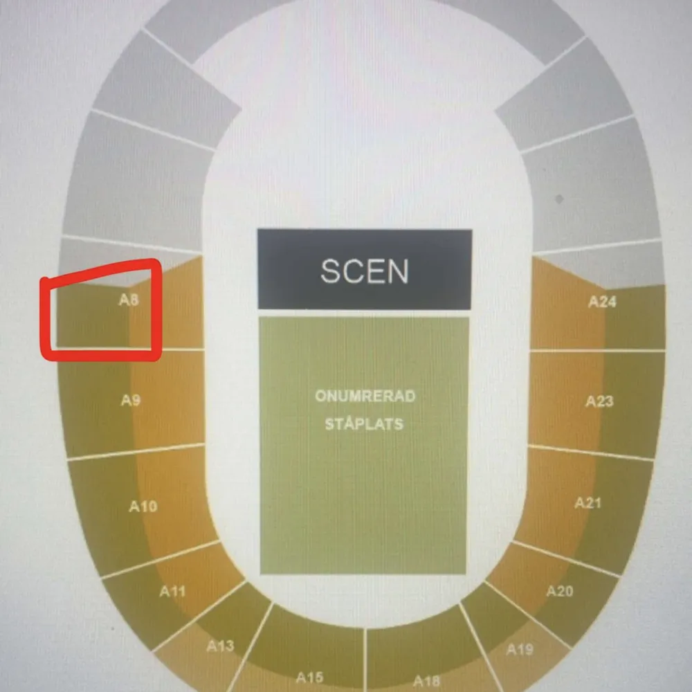Jag säljer två sittplatser till Niall Horans konsert i Stockholm den 15e mars 2023 :) Platserna är i sektion A8 och jag säljer för samma pris som jag köpte de för!! en biljett kostade 710 så för båda  blir det 1420 :)). Övrigt.