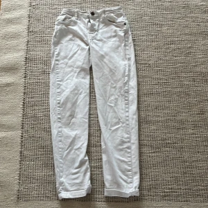 Vita jeans - Dessa vita jeans är i väldigt bra skick, som inte har några fläckar eller liknande.