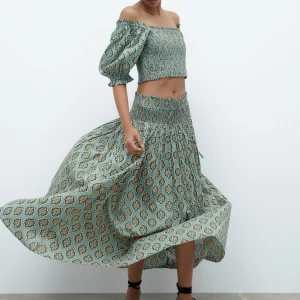 Jättesnygg kjol från zara! - Helt oanvänd kjol med lapparna kvar! Helt slutsåld på hemsidan. Orginalpris: 399💓