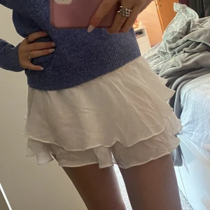 Volangkjol - Super gullig vit volangkjol. Storlek S💕