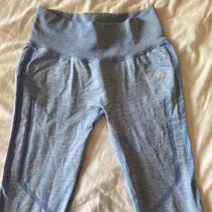 Iciw tights - Rush Seamless Tights frön iciw med scrunch, jättefin passform, är i storlek L men skulle säga mer som en M då den är lite mindre i storleken💙 säljer för 250 plus frakt