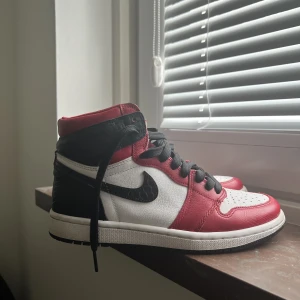 Jordan 1 Satin snake  - Varsamt använda. Kommer utan box. Storlek 36.5