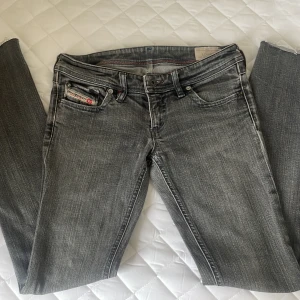 Low rised jeans  - Säljer denna skit snygga low rised jeans från diesel. 