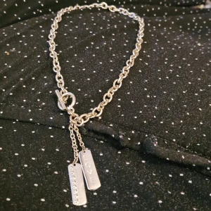 Fint halsband - Halsband aldrig använd 