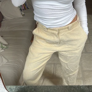 Manchesterbyxor från DICKIES - Gula vintage manchesterbyxor från dickies! Raka och lite kortare i modellen 🌷W30