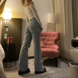 Zara jeans  - Jeans från Zara i strl 40, jag är 175 cm ❤️