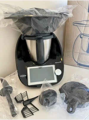 Thermomix TM6 BRAND NEW - This product brand new we have a stock in spain shipping in 3days all taxes included  600€