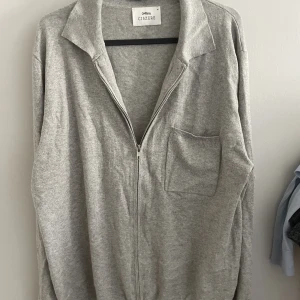 Cardigan - Säljer denna cardiganen från märket ciszere Ny pris 899 Säljer för 350