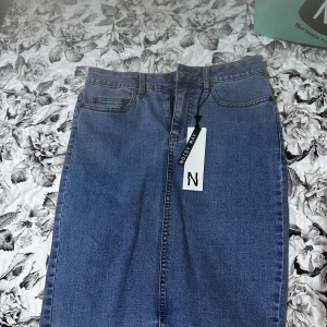 Kjol - Säljer denna kjol, oanvänd