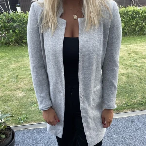 Vero Moda kapp - Grå Vero Moda kappa, fint skick, storlek 36