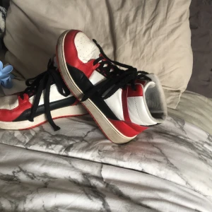 Skor - Jag säljer ett par skor som är väldigt sköna det är bara inte min stil och jag har andvänt dom ett par få gånger 