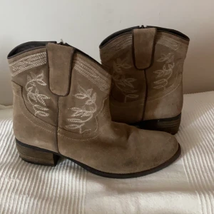 Mocka skor - Jättesnygga skor i mocka, storlek 40✨ 