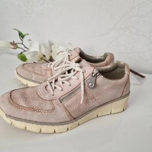 Skor - Beige/rosa skor st.40