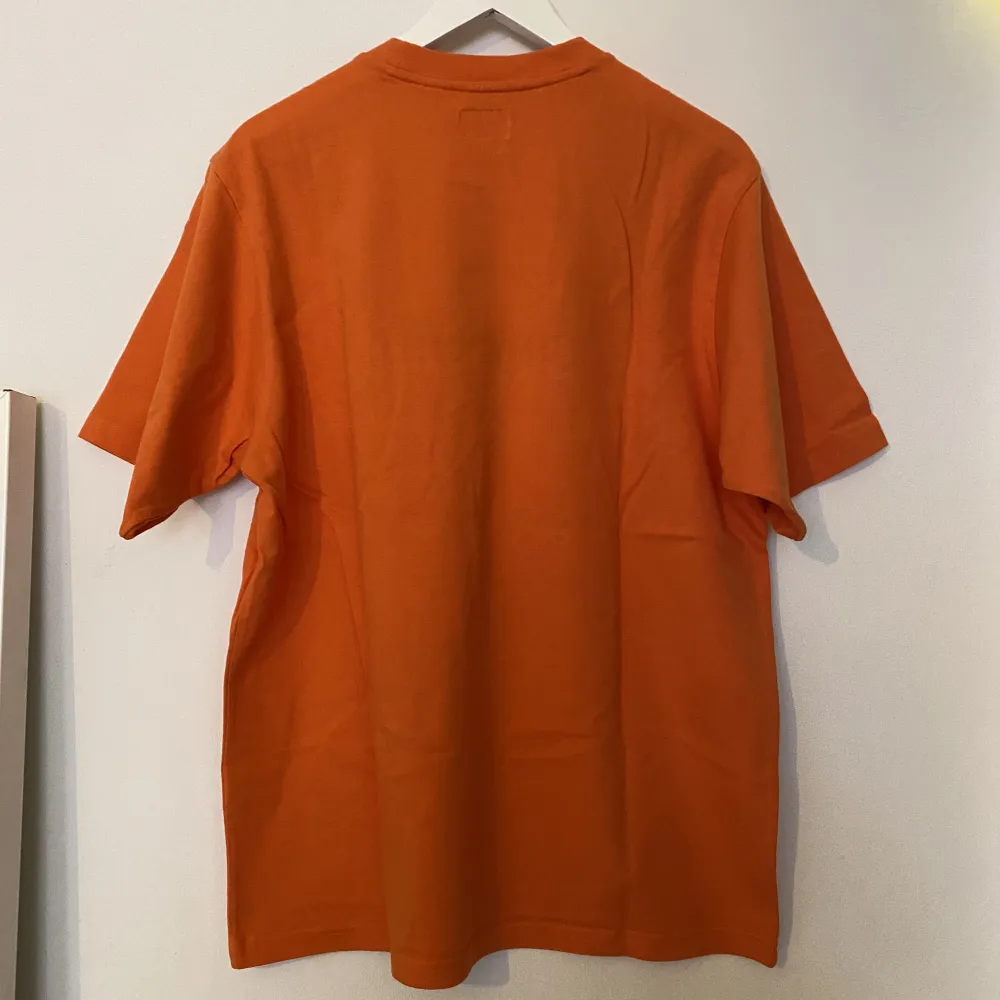 Supreme SS20 Week 1 Nothing Else SS T-shirt   Orange   Storlek herr M  Ny aldrig använd . T-shirts.