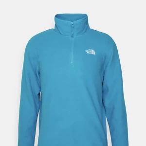 North Face fleece - Snygg fleece som använts vid ett tillfälle. Jag beställde fel storlek, därav säljer jag. XS för herr, sitter som en S på en tjej  Köpte för 719 kr 