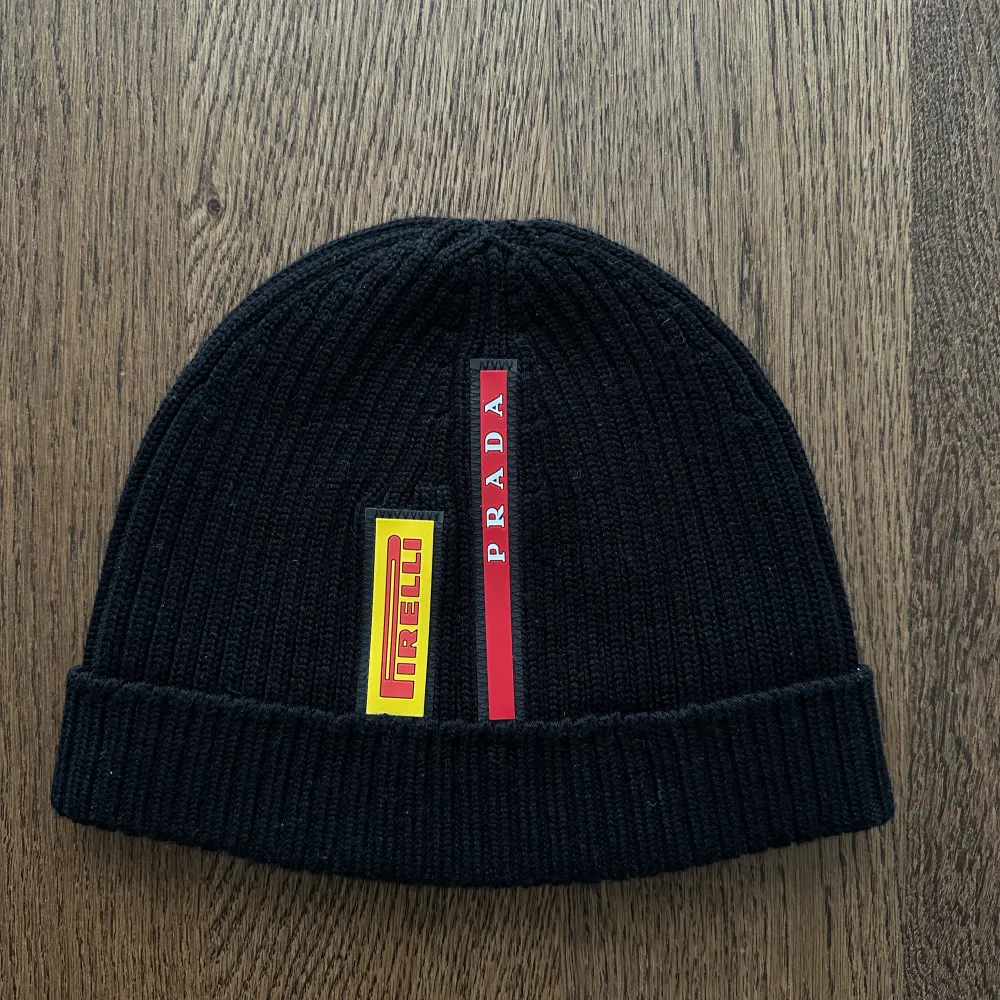 Prada beanie Skick: 9/10 (köpt på haiendo för 1490kr). Övrigt.