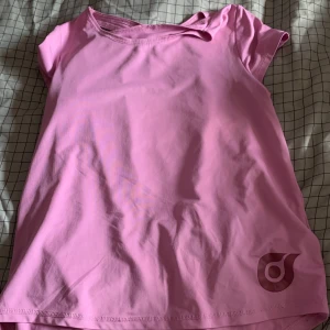 Tränings tröja - En fin tränings tröja i bra skick som jag alltid använt i storlek 146/152-xs