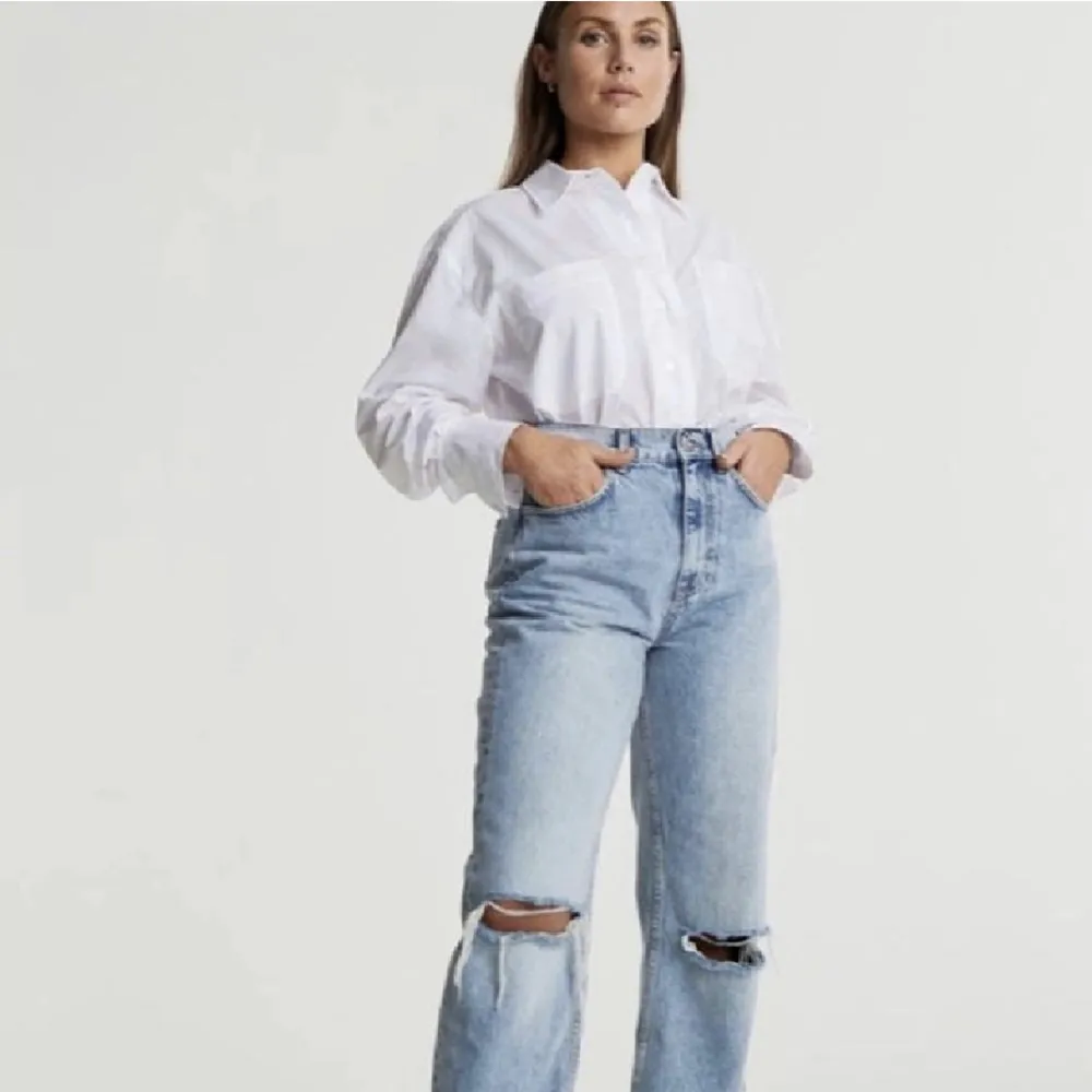 Ljusa jeans från Majas kollektion med Gina Tricot. Använda 2 gånger. Storlek 36.. Jeans & Byxor.