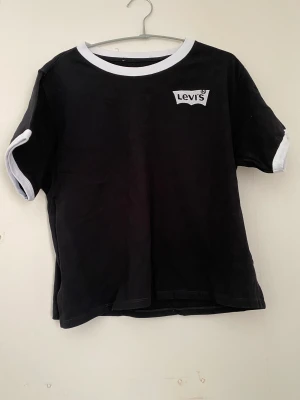 Tröja - Levis tröja xs men passar mig som brukar ha S/M