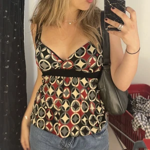 Vintage topp - Mönstrat linne köpt secondhand, bra skick! Skriv för fler bilder