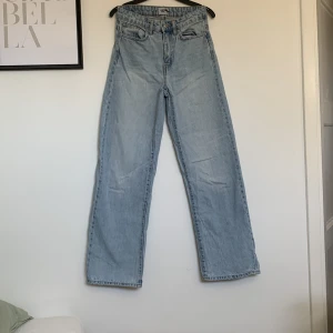 High waist Wide Jeans  - Säljer ett par högmidjade vida jeans från lager 157💘