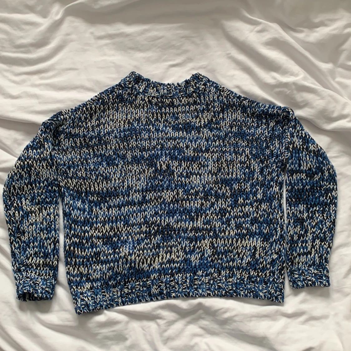 flerfärgad stickad tröja i grungestil