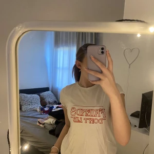 T shirt  - En stranger things t shirt för de som gillar serien! Nyskick och i storlek M men vet ej vart ifrån! 