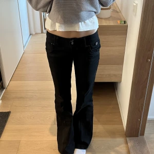 Lågmidjade Jeans  - Snygga helt nya lågmidjade jeans i storlek 36! Köparen står för frakten! Kan gå ner i pris vid snabb affär.
