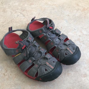 Sandaler  - Sandaler bra kvalitet, passar till utflykt, sommar, bad , resor 