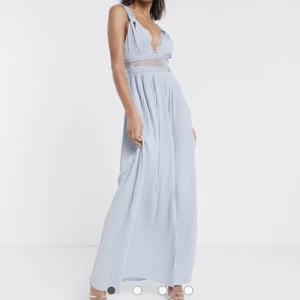 Balklänning - Balklänning från Asos som aldrig kom till användning pga corona, alltså helt i nyskick