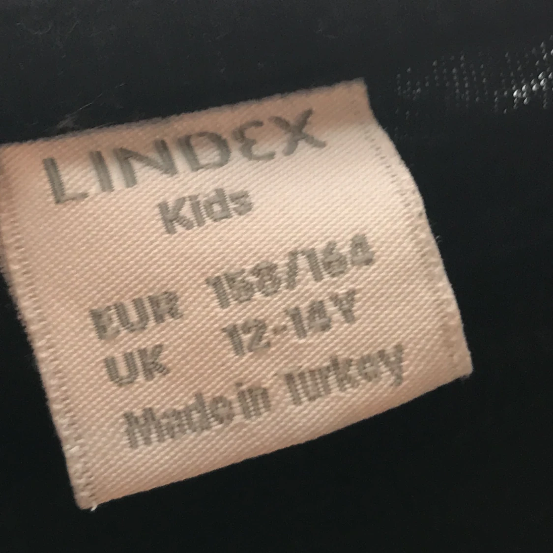 Svart t-shirt med lila sol - 91