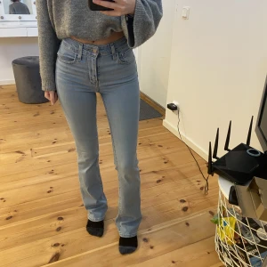 levis jeans - supersnygga levis jeans som sitter som en smäck!!