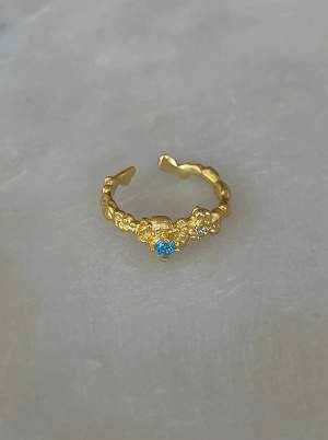 Guldpläterad ring från Byjune, köpte den för någon månad sedan men använder inte. Den är justerbar 💙 nypris 299kr