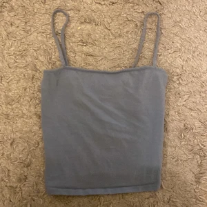 Simpelt ljusblått linne - Ett vanligt tunt ljusblått linne från h&m