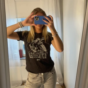 T-shirt med tryck - T-shirt med tryck. Från Gina storlek m men sitter som S😚