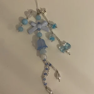 nyckelring - ⋆˙⟡ ♡ ☁️handgjord jellyfish mobil smycke/ nyckelring gjort av mig i rostfritt stål☁️ ♡ ⟡˙ ⋆ +frakt. alltid rengjort innan det skickas iväg. mer info i dm.