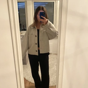 Oanvänd kappa❤️ - Helt oanvänd kappa från nakd som inte kommit till användning, nypris 799kr❤️