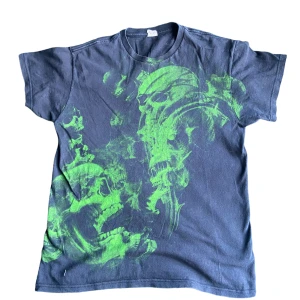 SKULL T-shirt  - Hella hard tshirt priset kan sänkas vid snabb affär 