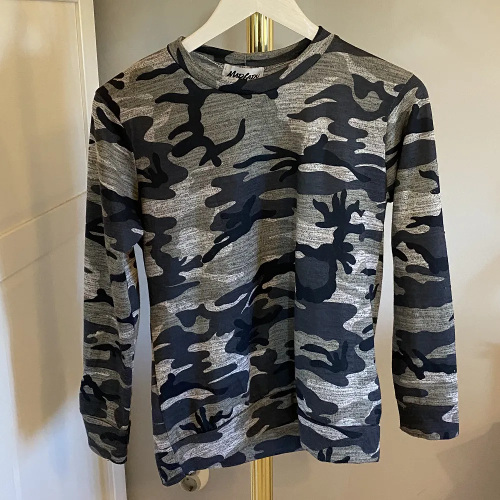 Kamoflage tröja ifrån madlady storlek S. Tröjor & Koftor.