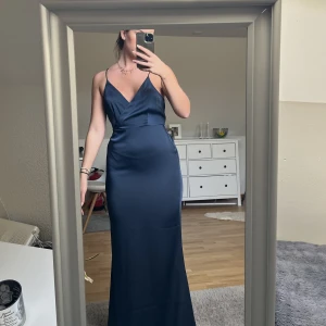 Balklänning - Långklänning ifrån Vila, perfekt till bal eller bröllop. Storlek 38