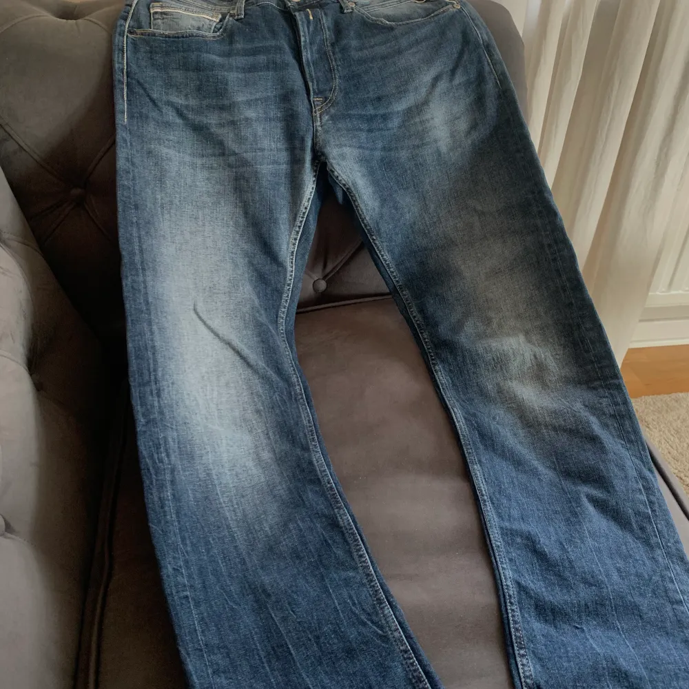 Modell: Grover, lite mer raka 31/32  I nyskick. Jeans & Byxor.