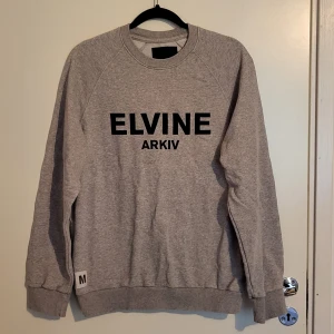 Elvine Sweater - ELVINE Arkiv Sweater från 2018 kollektionen.  Strl: M, passar som M  Cond: 9/10  Dm vid ytterligare foton eller frågor! 