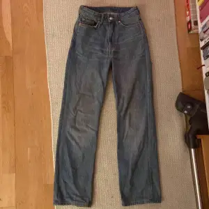 Ett par snygga weekday jeans. Modell: Rowe 