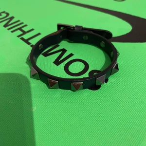 Valentino armband  - Valentino armband🦋 Skick: general wear (fler bilder går att lösa) Pris: 1100kr Vid frågor, fler bilder eller andra funderingar så är det bara att höra av sig✨