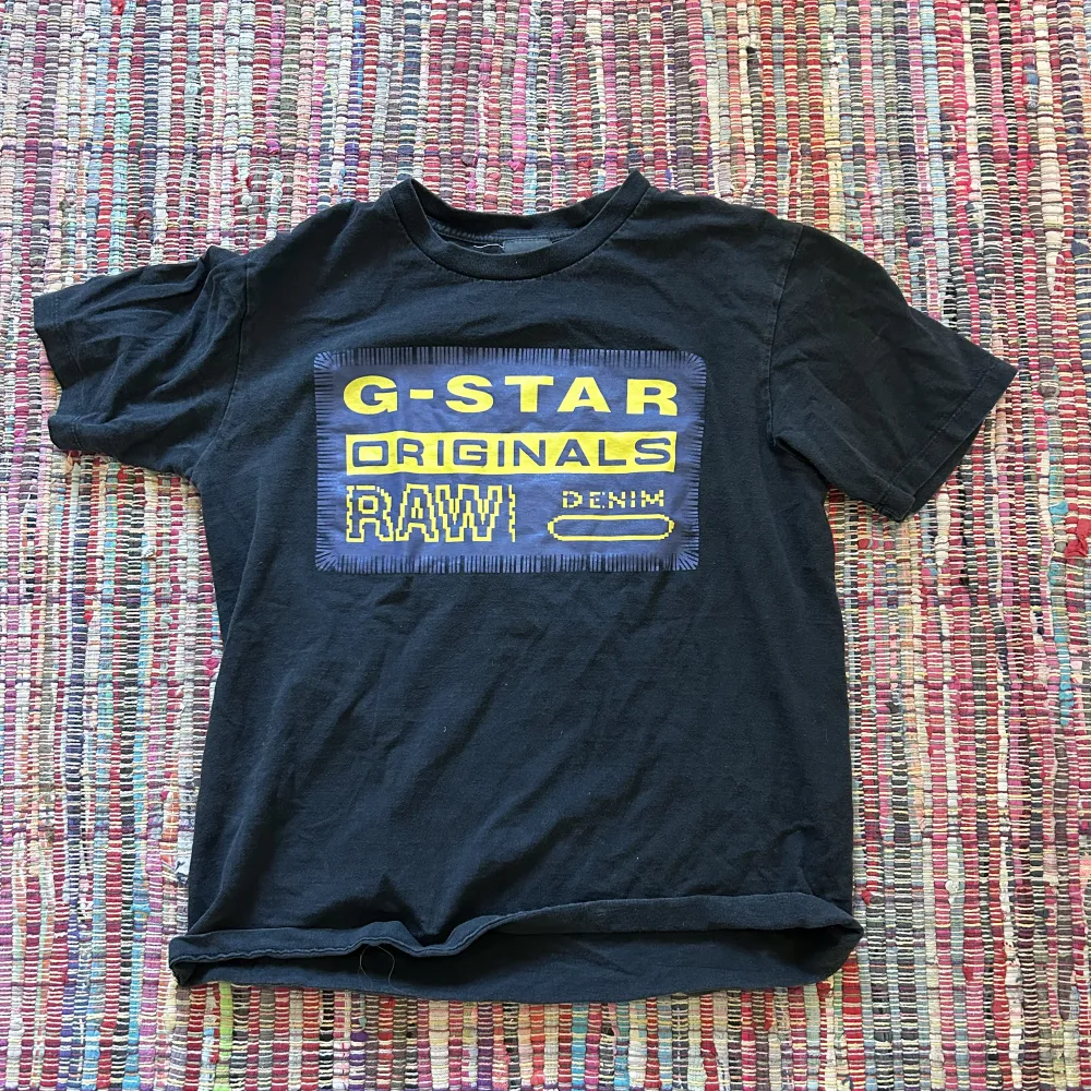 En vanligt snygg t shirt från G star som inte kommer till användning längre:( . T-shirts.