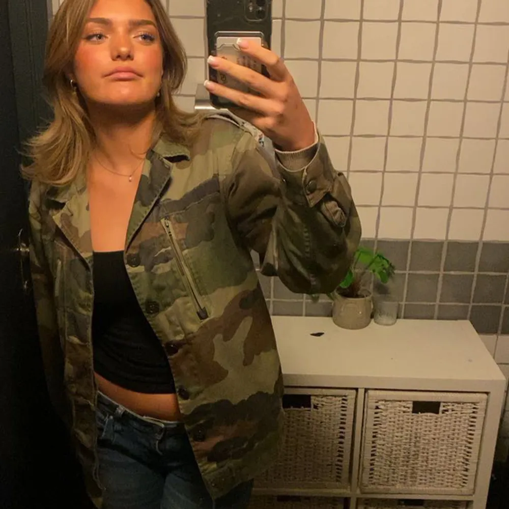 Skulle säga s/m. Hyfsat använd lite nopprig annars bra skick. Takit.