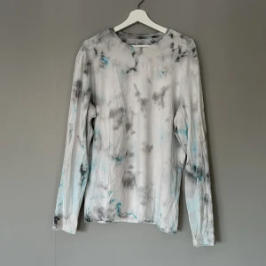 Långärmad T-shirt  - Oanvänd - i fint skick 